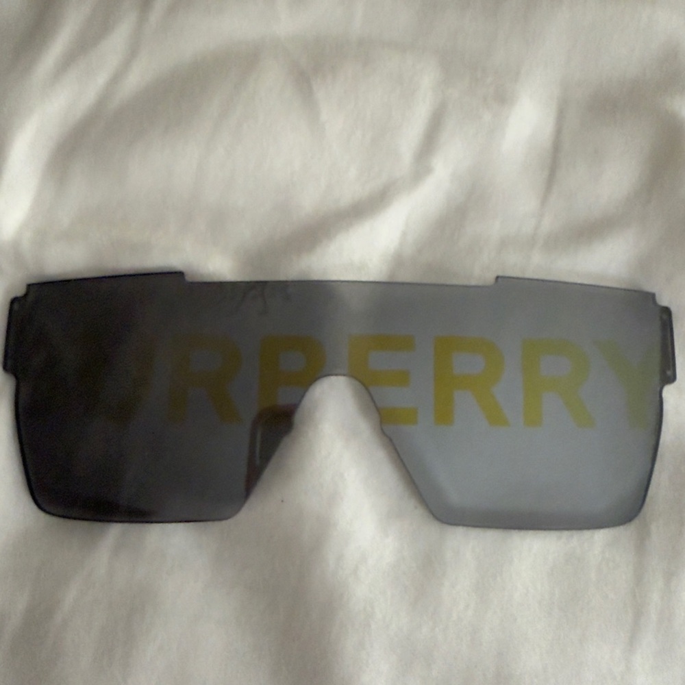 Burberry Black Sunglasses - Picture 6 of 10